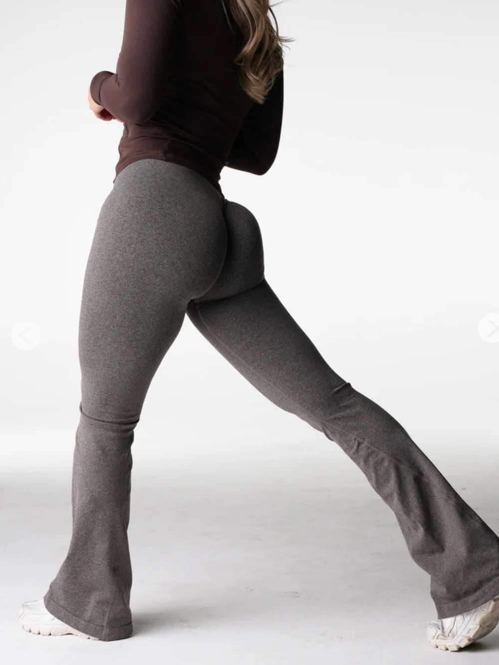 NVGTN Women's Flared Leggings in shade “Cold Brew”